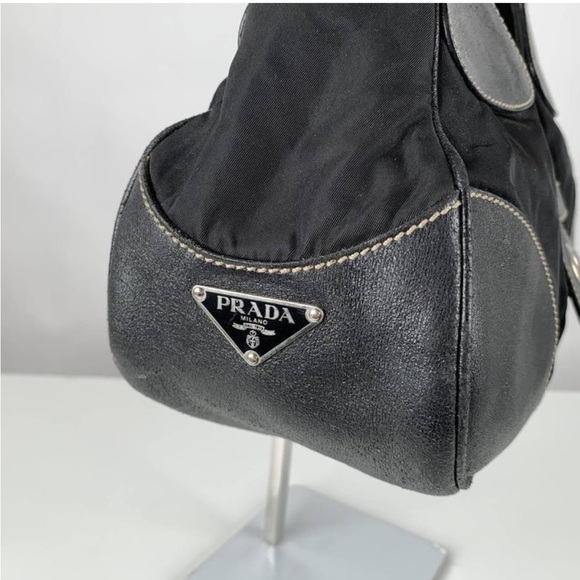 Elegant Black Shoulder Bag with paper prada bag and authentification card - Picture 8 of 11